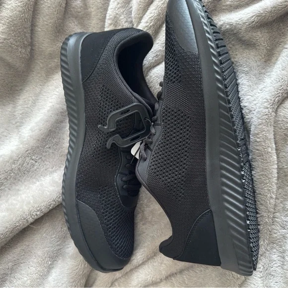 TredaSafe Men's All-Black Athletic Slip-Resistant Shoe - Picture 4 of 6